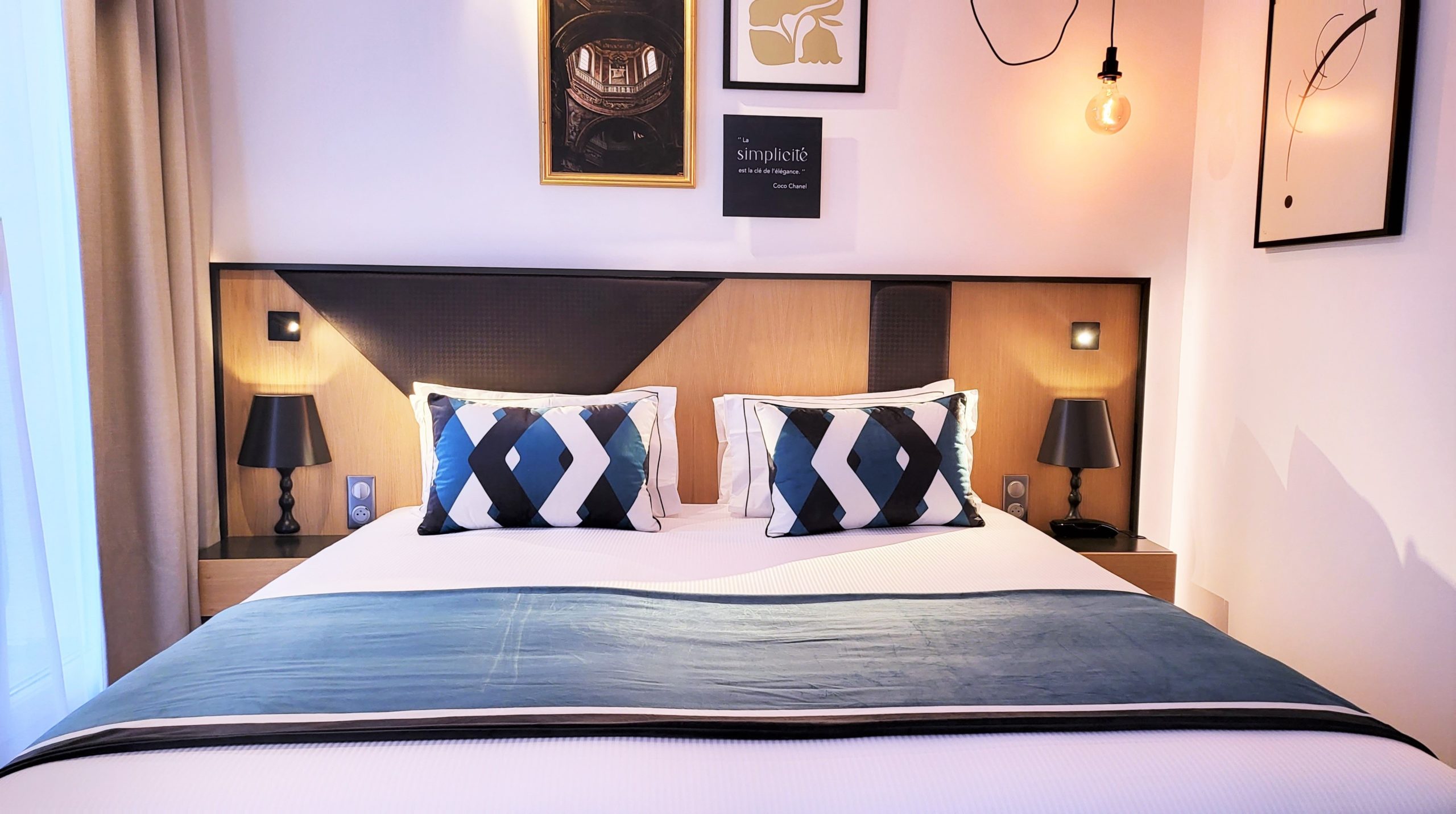 double supérieure lit bleue - hôtel star champs-élysées