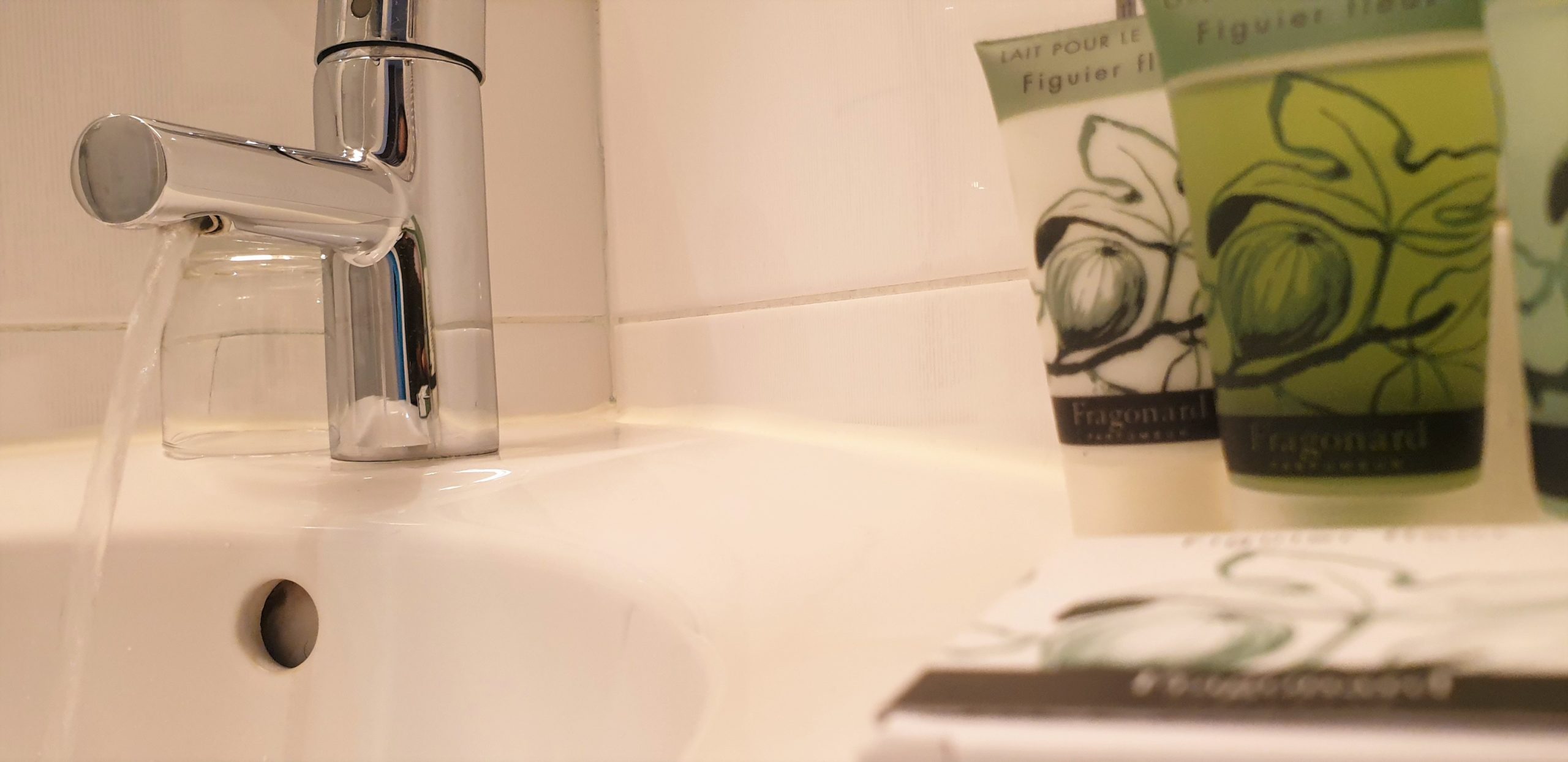 single bathroom detail - star hotel champs-élysées